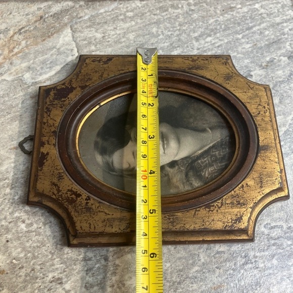 Antique Oval Portrait Frame Ornate Gold Wood Vintage Woman Photo Display - Picture 4 of 6